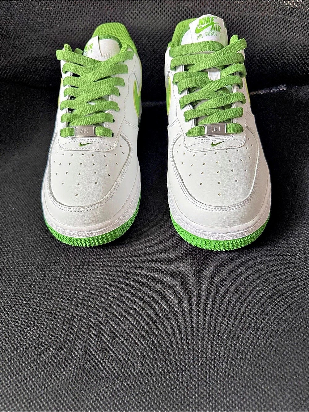 Men’s Nike Air Force 1 Low Sneakers White & Green. New and never worn